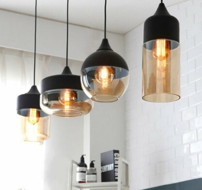 Sfeervolle Moorea plafondlampen eettafel zwart met amber glas van klimliving